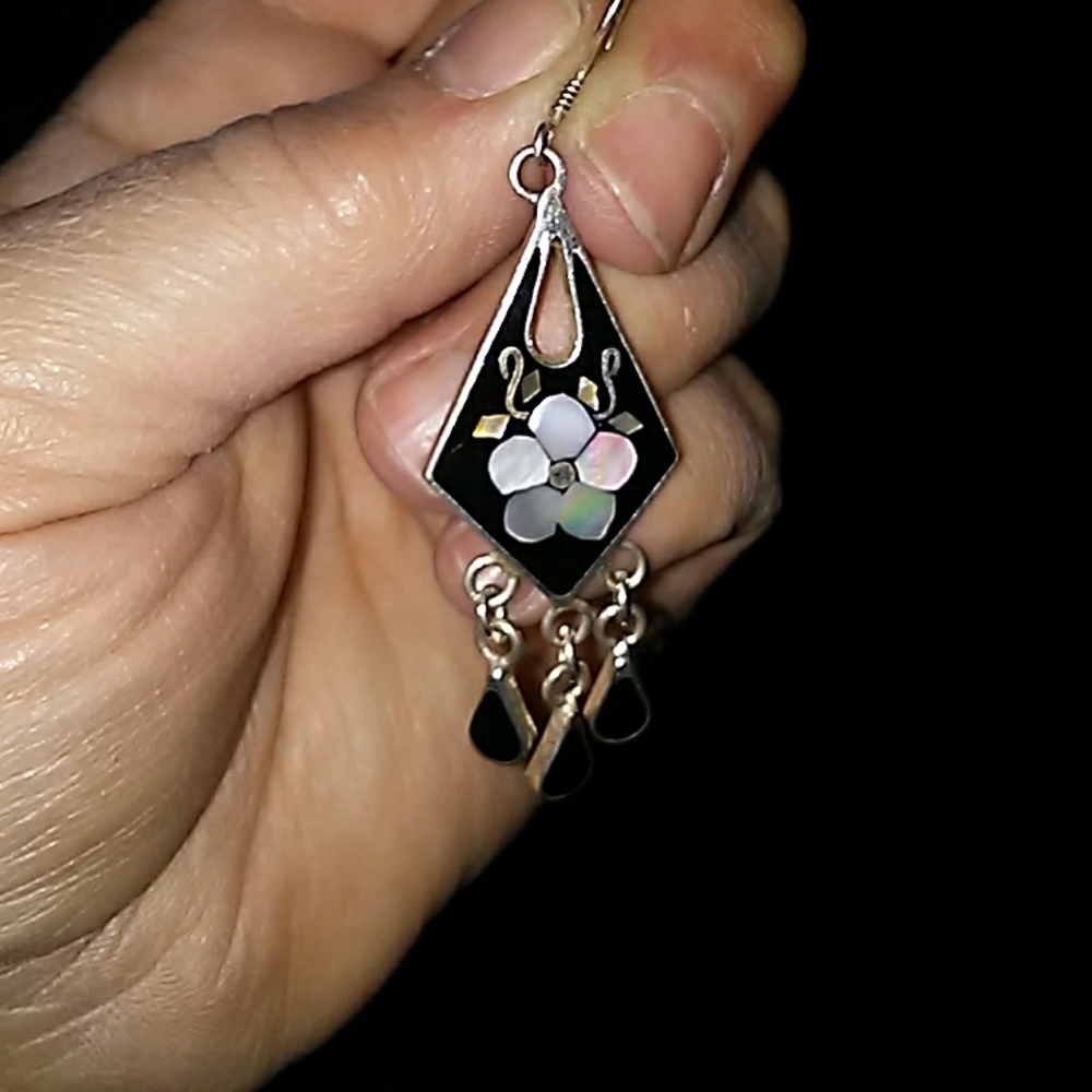 Onyx/Mother of pearl earrings - Picture 3 of 5